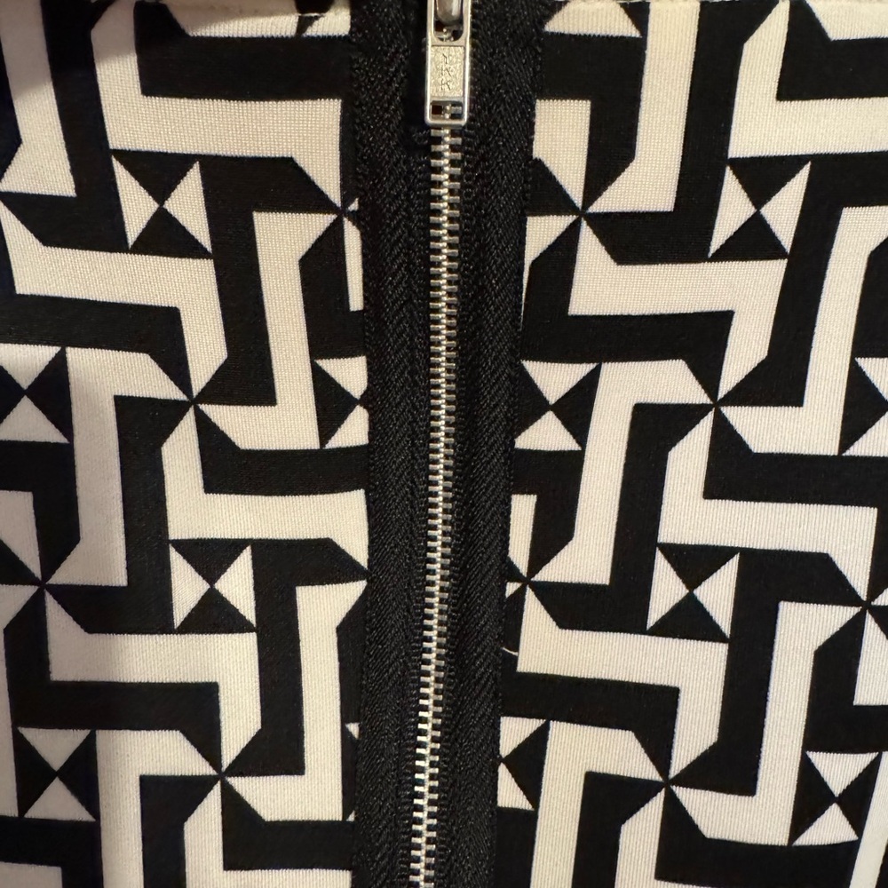 NWT Tiana B. Black/White Patterned Perfect for FALL/OFFICE Dress   SIZE: 8   #CL - Picture 7 of 9